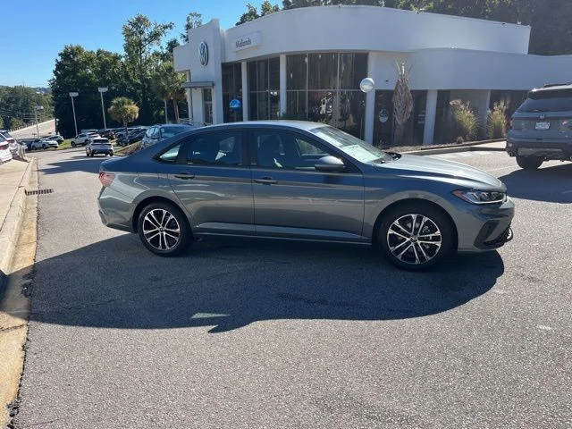 2026 Volkswagen Jetta Sport - Photo 2