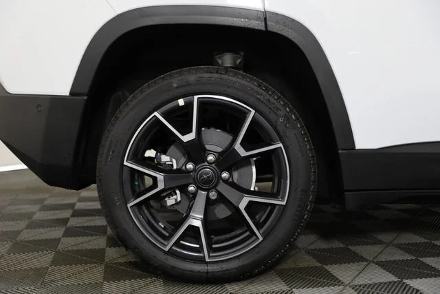 New 2026 Bright White Clear-Coat Exterior Paint Jeep Overland image 29
