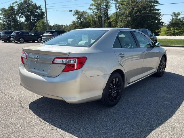 Used 2014 Creme Brulee Toyota LE image 20