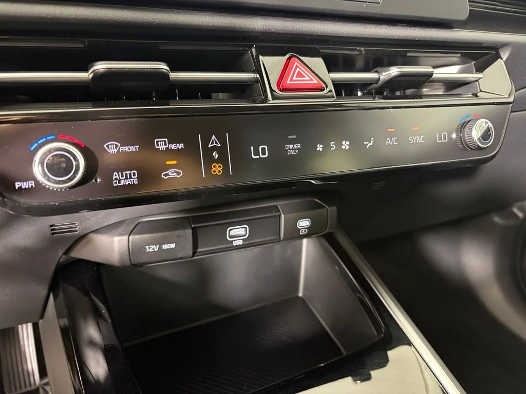 New 2026 Snow White Pearl Kia LX image 30