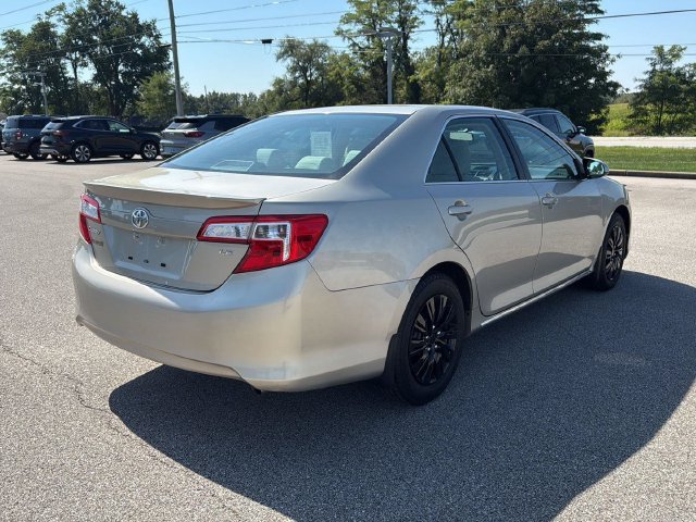 Used 2014 Creme Brulee Toyota LE image 20