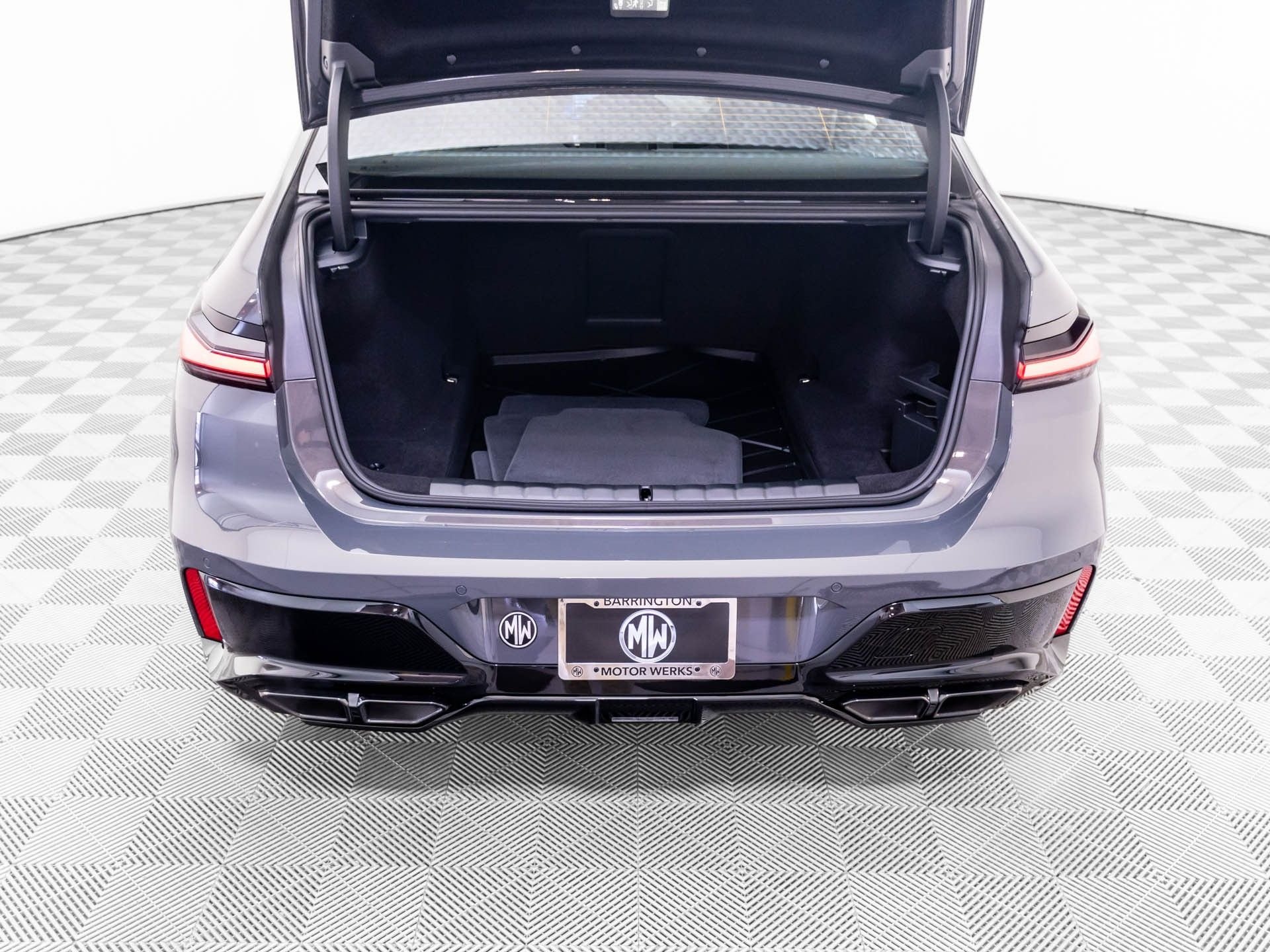 New 2026 Dravit Grey Metallic BMW 760i xDrive image 38