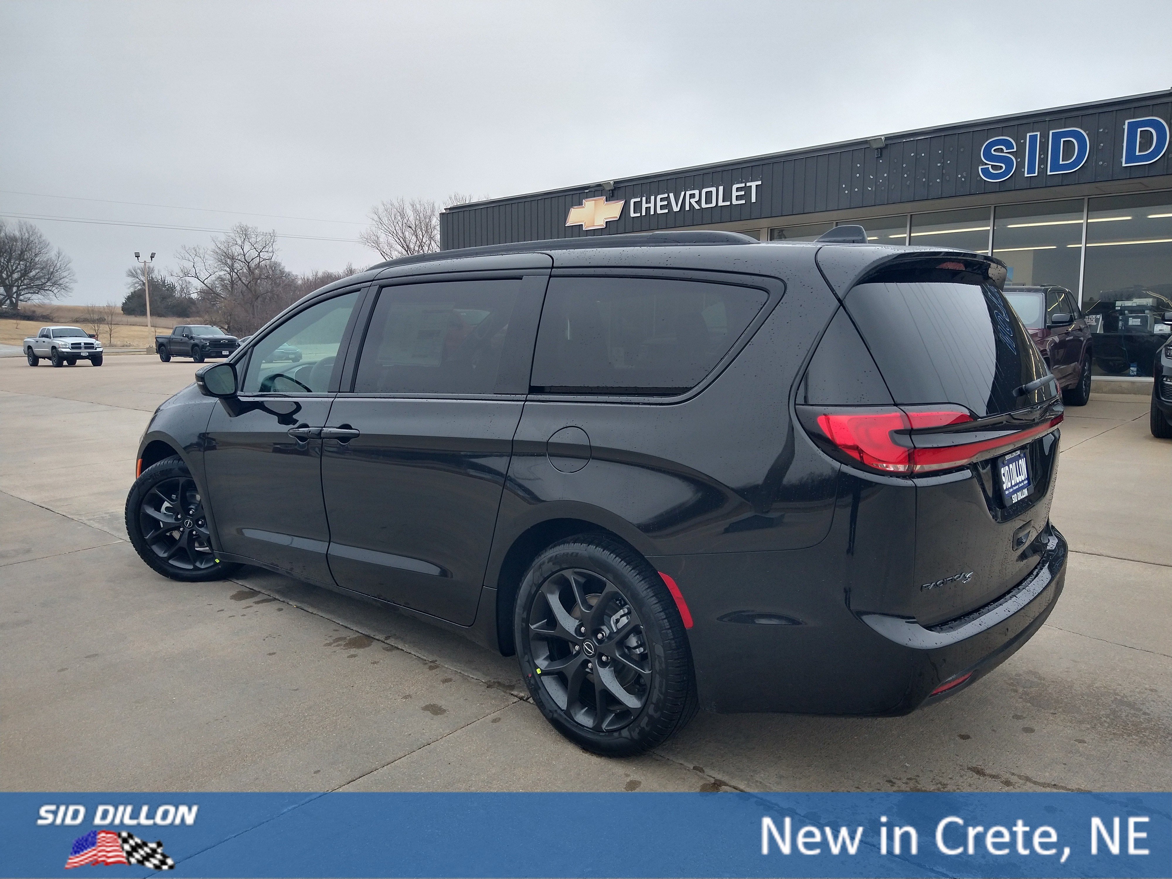 New 2026 Diamond Black Crystal Pearlcoat Chrysler Select image 16