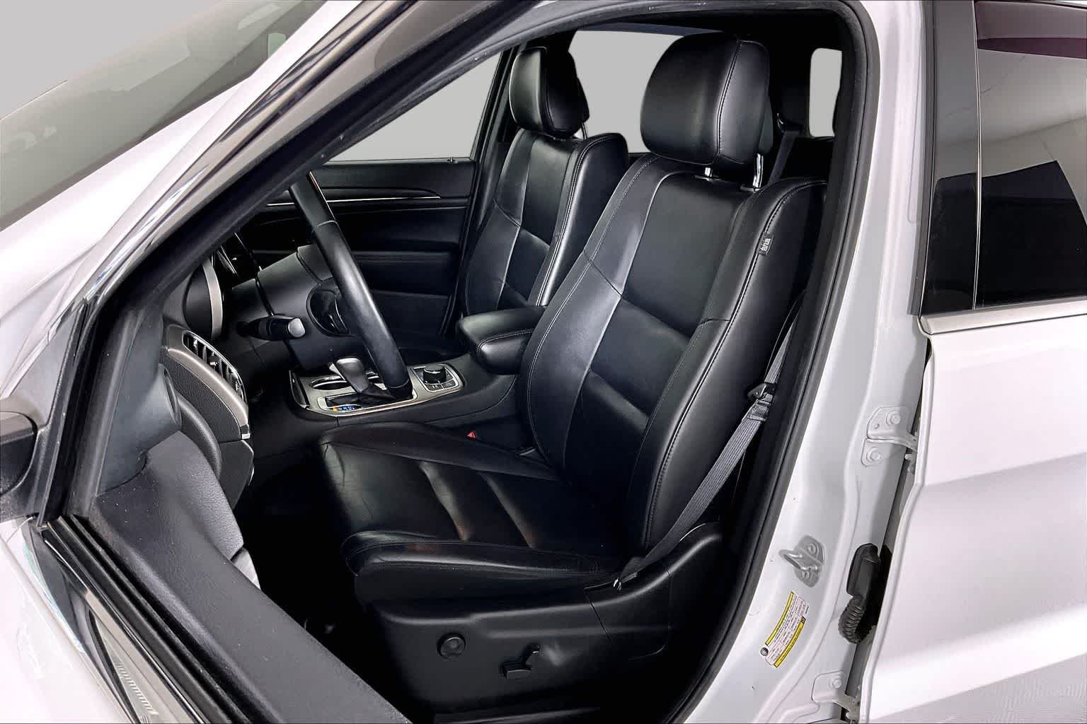 Used 2019 Bright White Clearcoat Jeep Limited image 8