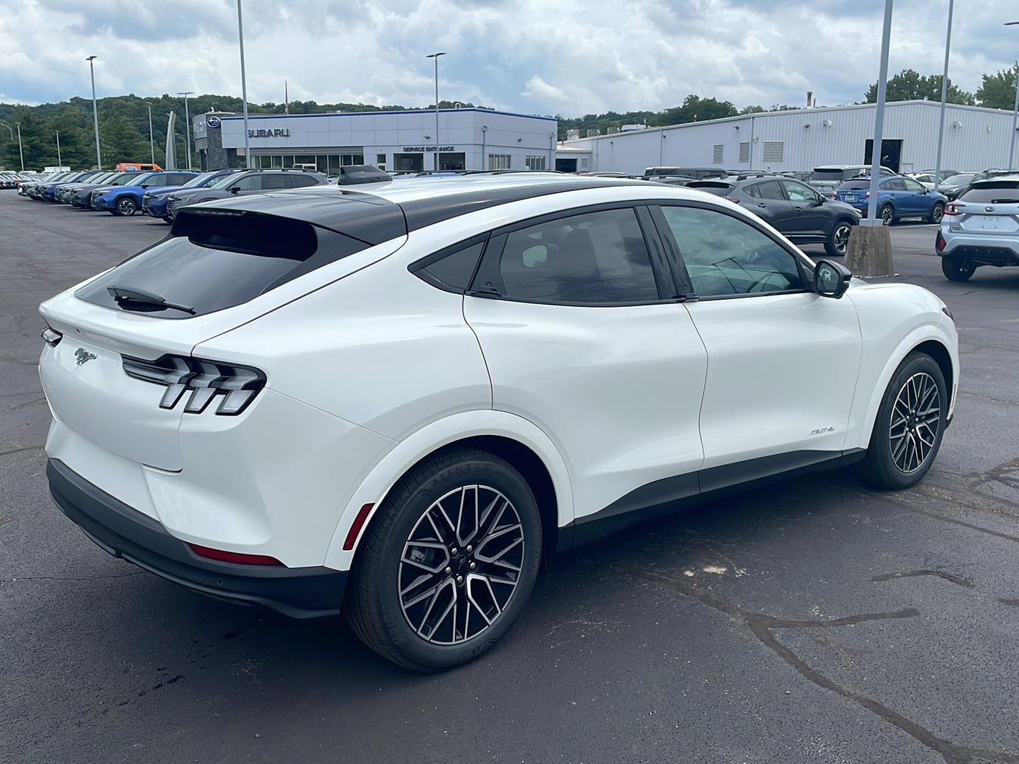 New 2026 Star White Metallic Tri-Coat Ford Premium image 5