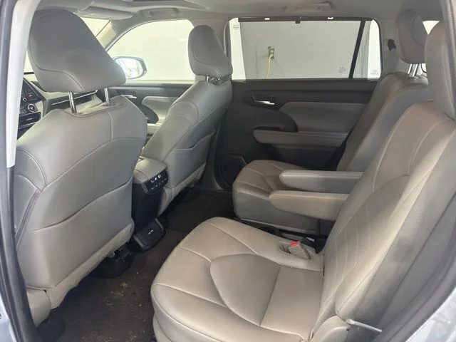 Used 2021  Toyota XLE image 18