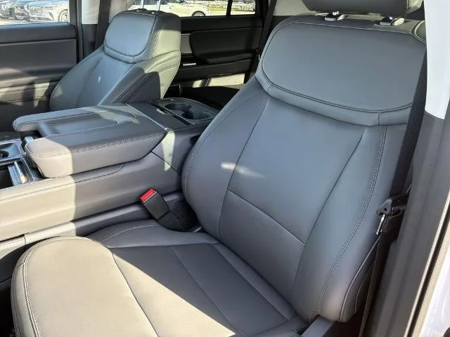 New 2026 Oxford White Ford Active image 35