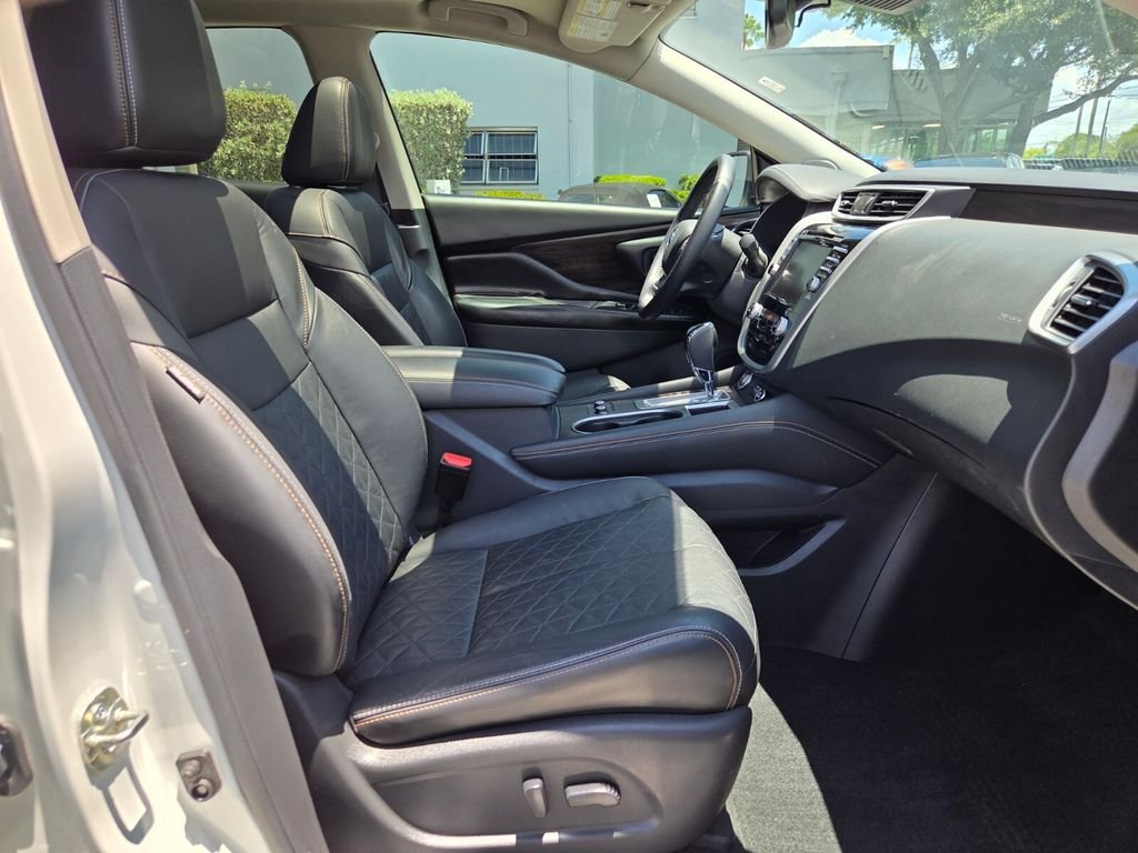 Used 2021 White Nissan Platinum image 20