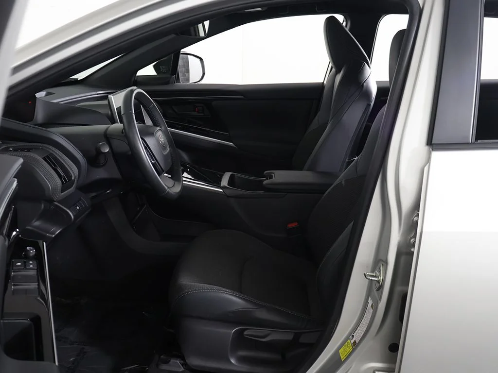 Used 2023 Silver Toyota XLE image 27