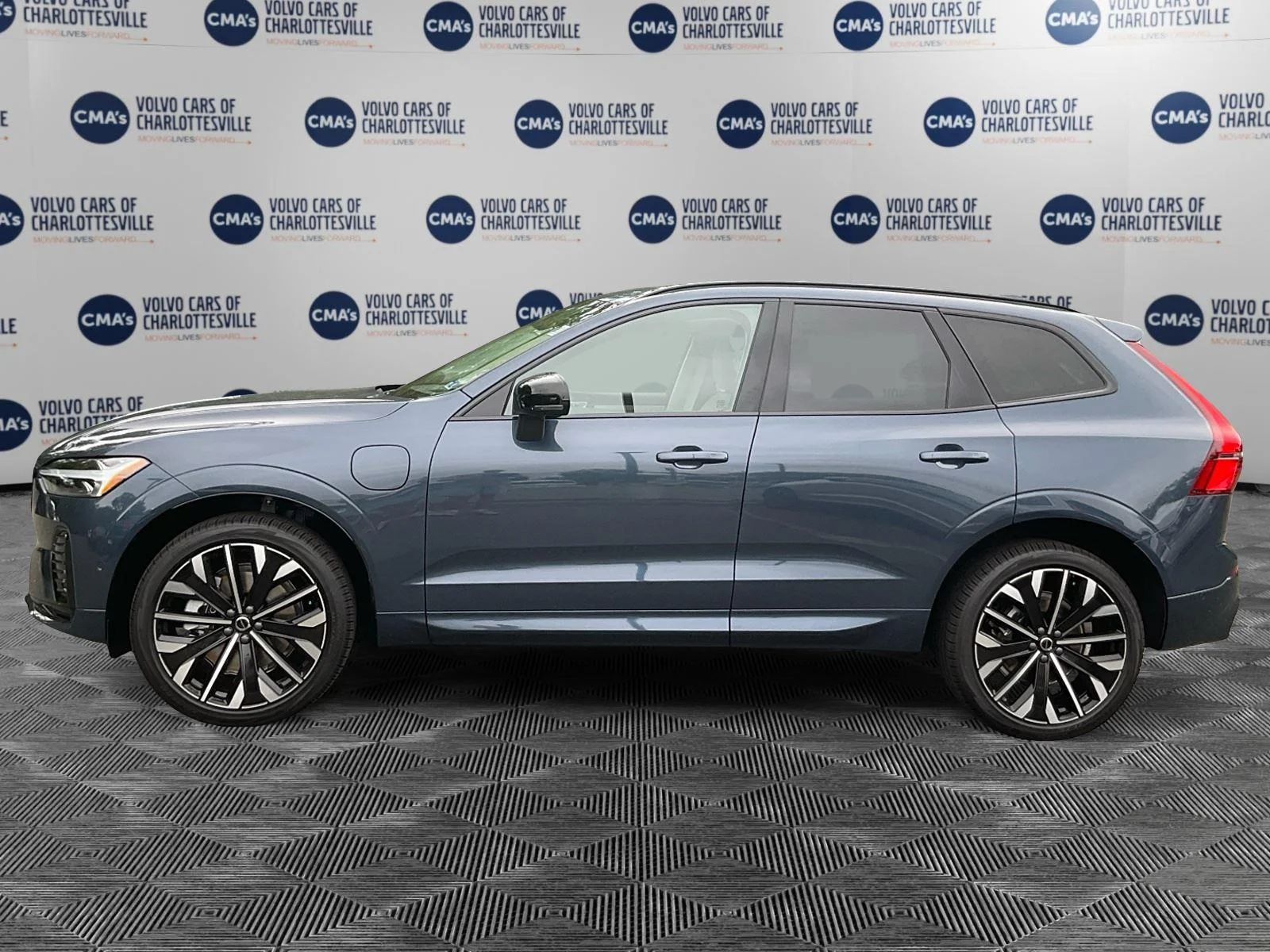 New 2026 Denim Blue Metallic Volvo Ultra image 2
