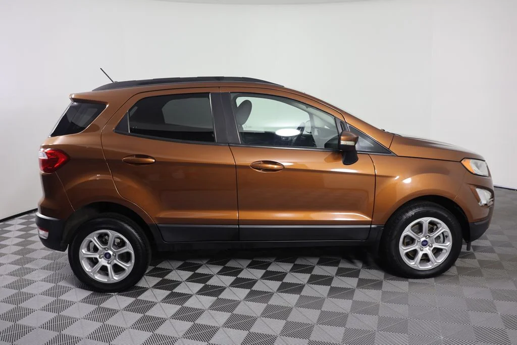 Used 2019 Orange Ford SE image 9