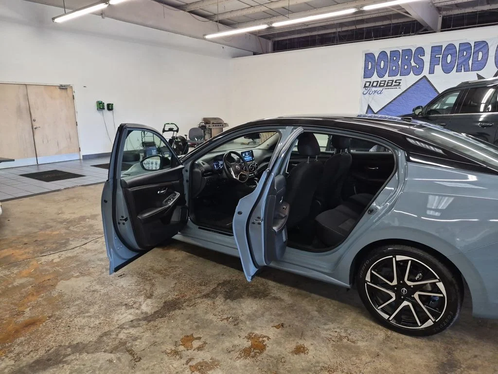 Used 2025 2t Gry Blk Roof Nissan SR image 14