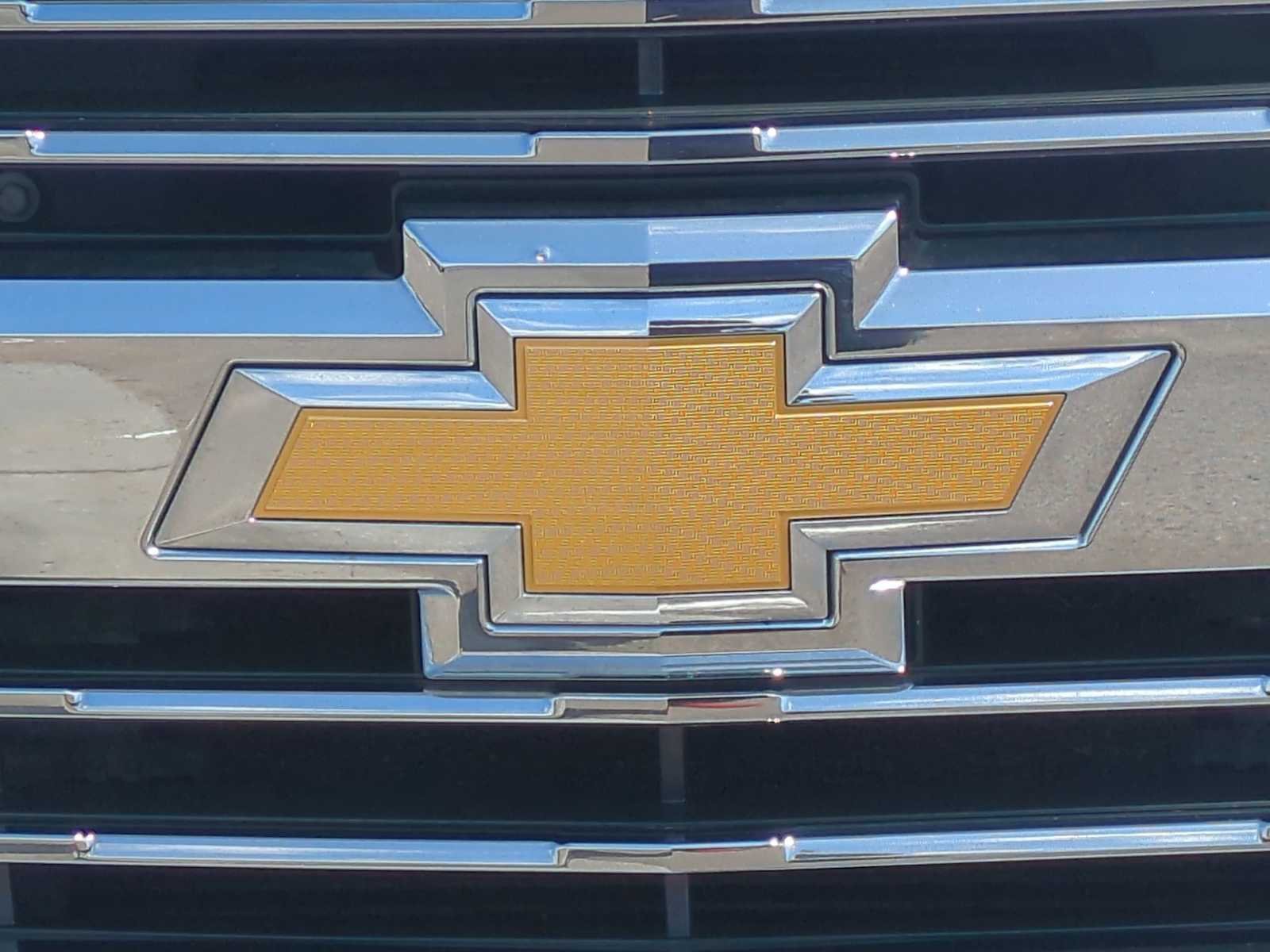 Used 2016 SILVER ICE METALLIC Chevrolet LT image 8