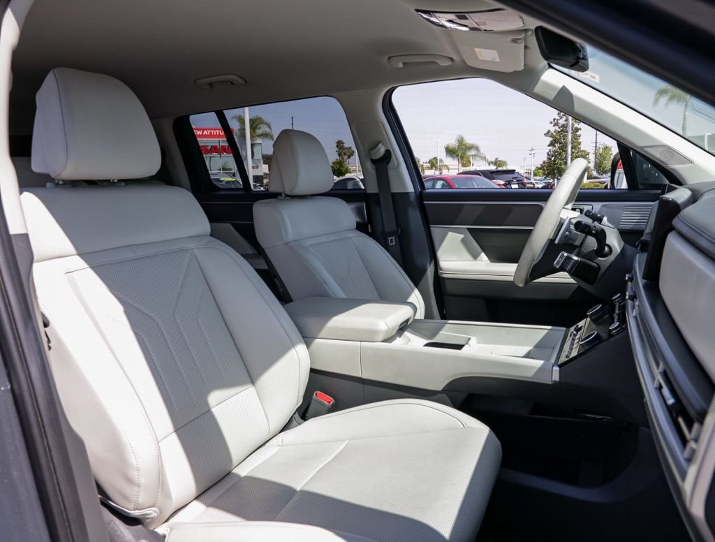 Used 2025 Gray Hyundai SEL image 17