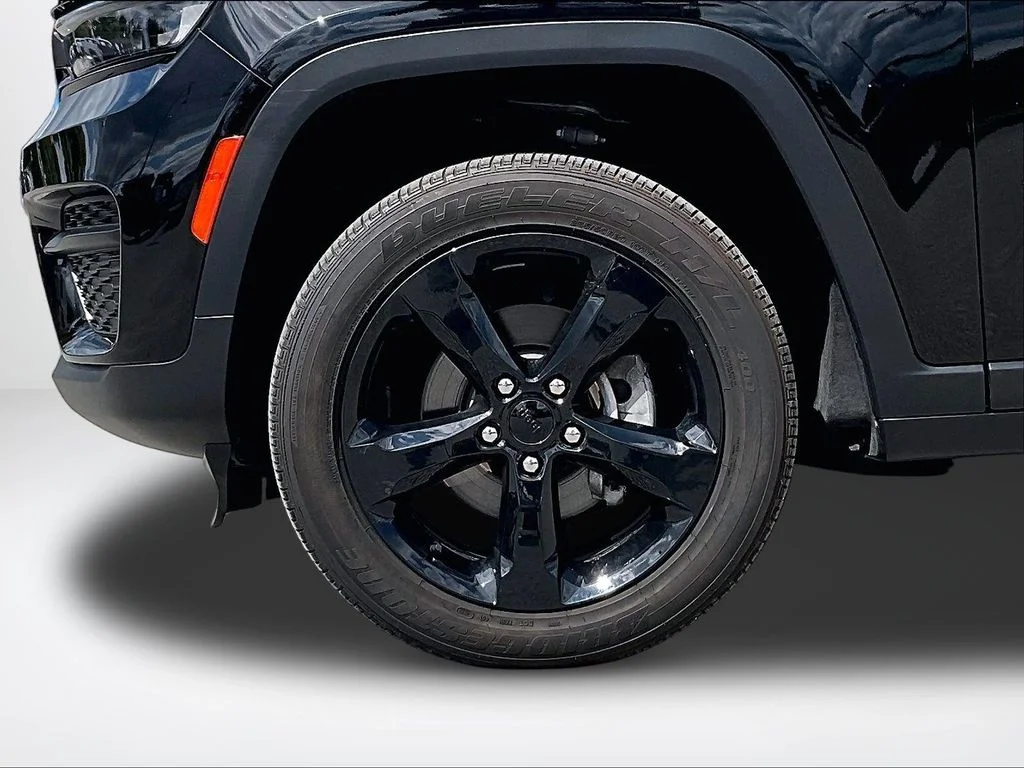 Used 2023 Black Jeep Altitude X image 10