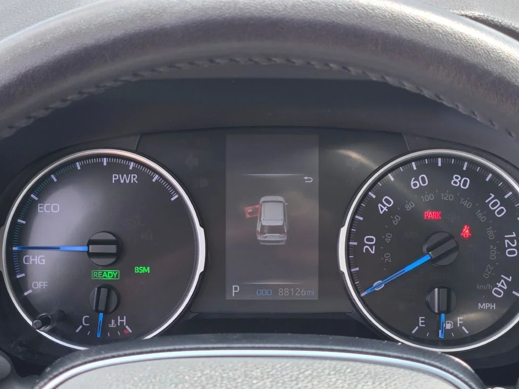 Used 2021 White Toyota XLE image 34
