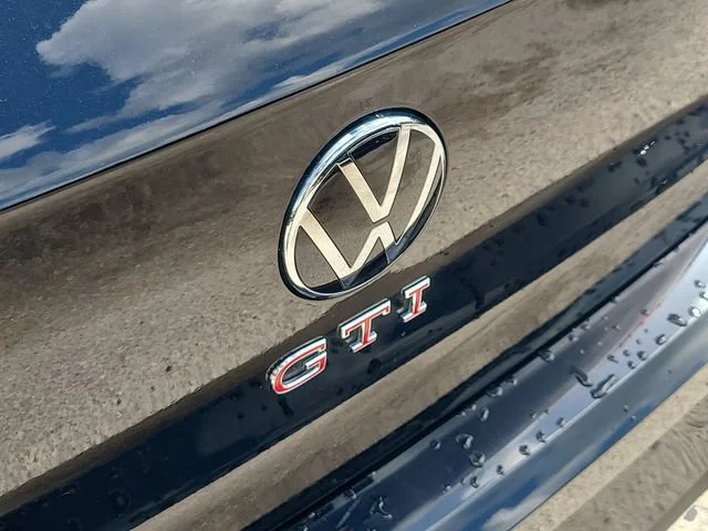 Used 2022  Volkswagen S image 9
