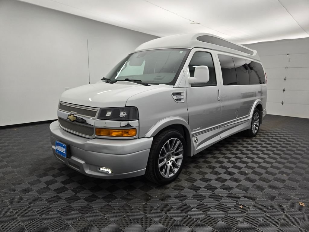 Used 2021 White Fade Chevrolet Explorer Limited SE image 11