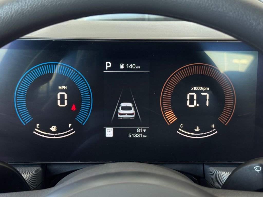 Used 2025 White Hyundai SEL image 27