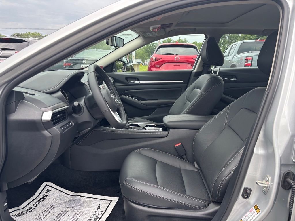 Used 2025 Silver Nissan 2.5 SL image 23