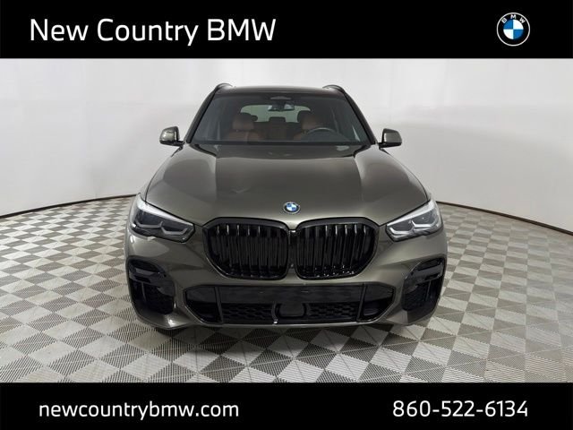 Used 2023 Green BMW xDrive40i image 2