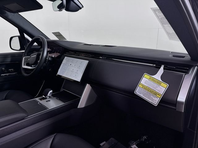 New 2026 Carpathian Grey Land Rover SE image 31
