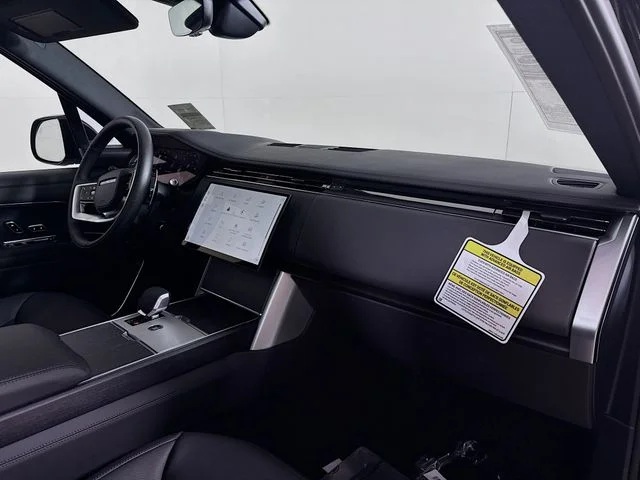 New 2026 Carpathian Grey Land Rover SE image 31