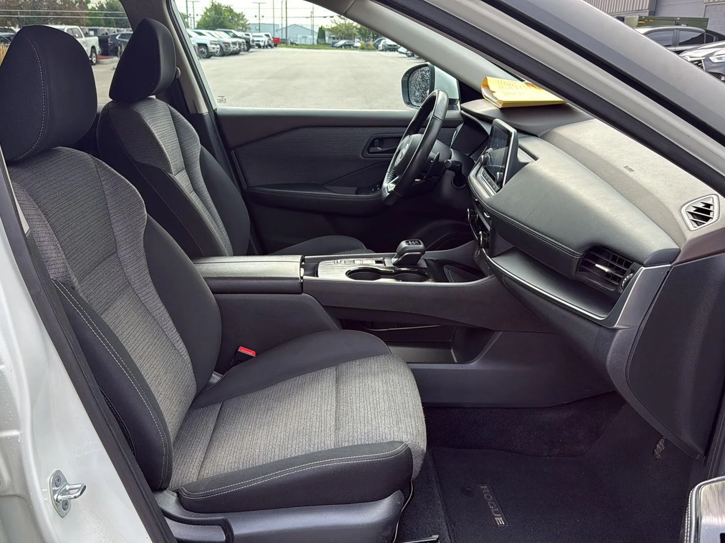 Used 2022 WHITE NISSAN SUV image 12