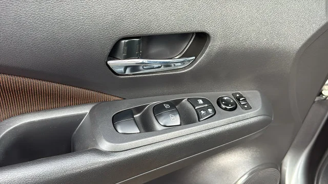 Used 2022 Gray Nissan SR image 11