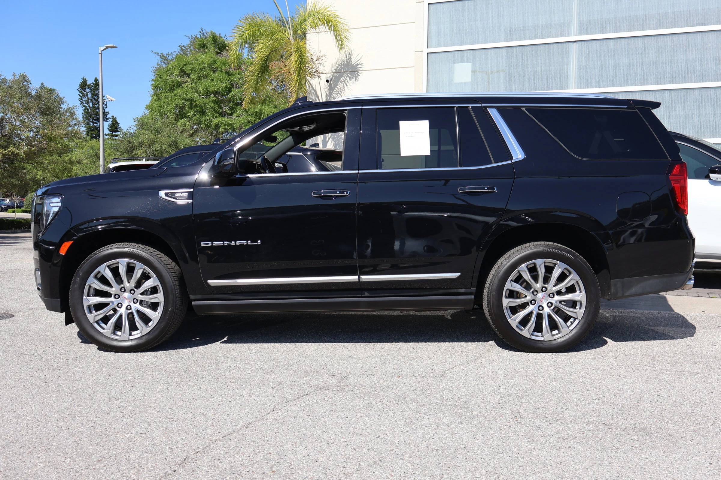 Used 2022 Onyx Black GMC Denali image 5