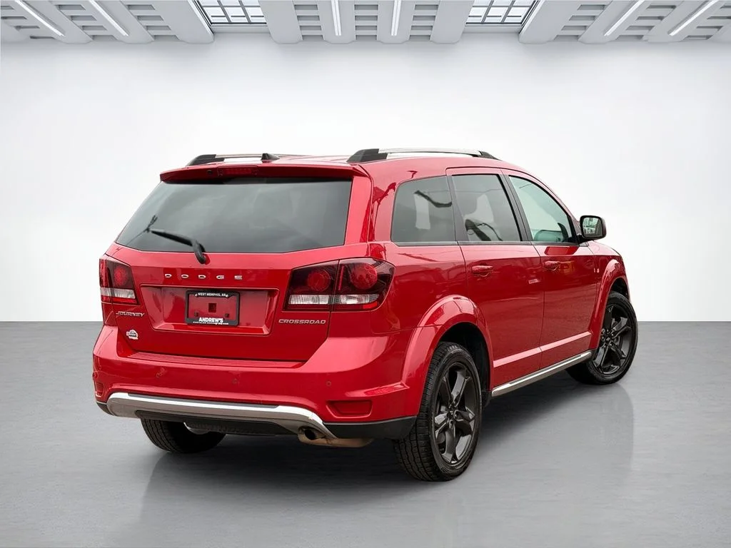 Used 2020 Red Dodge Crossroad image 4