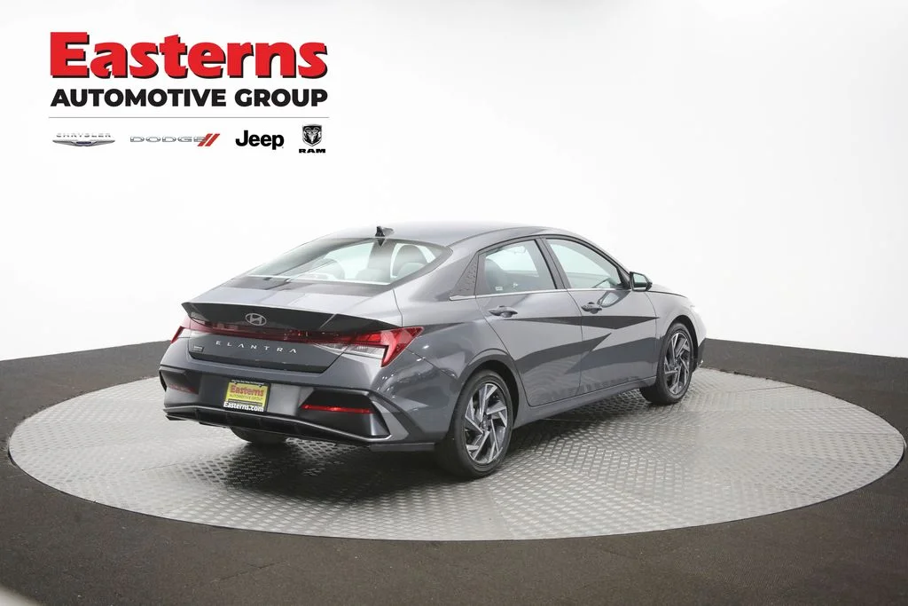 Used 2025 Gray Hyundai SEL Convenience image 41