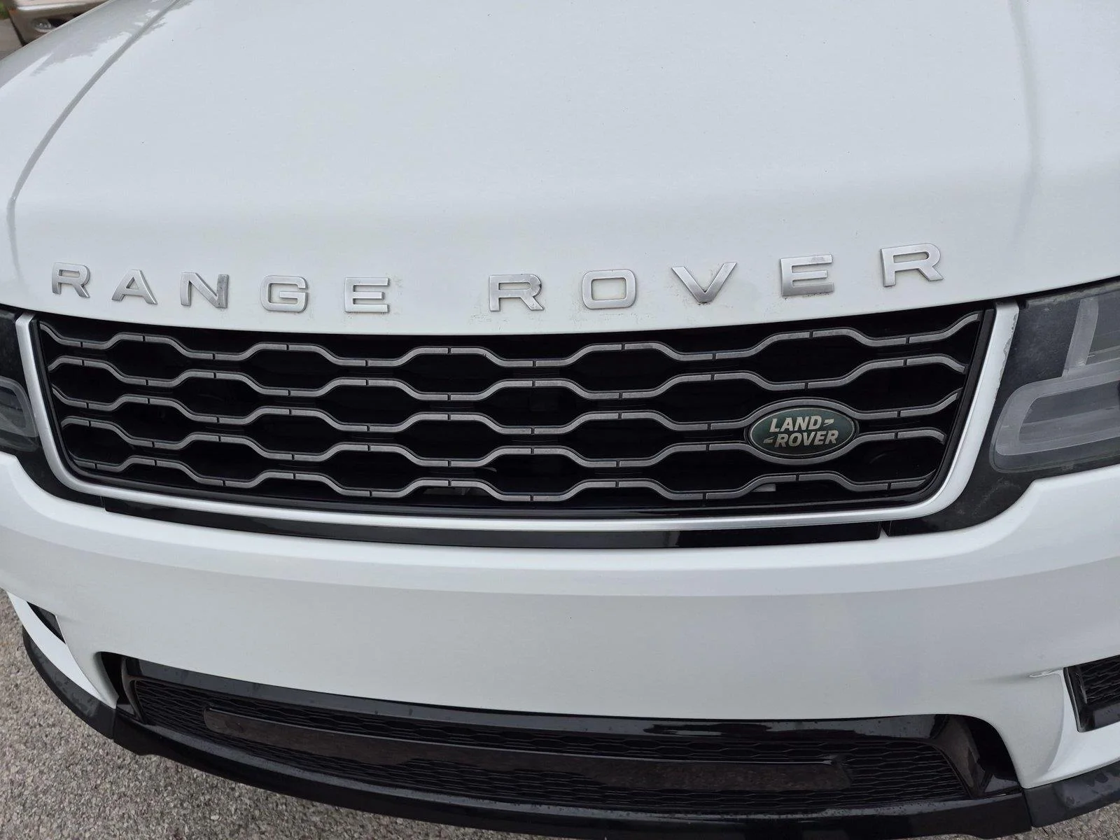Used 2018 Fuji White Land Rover SE image 13