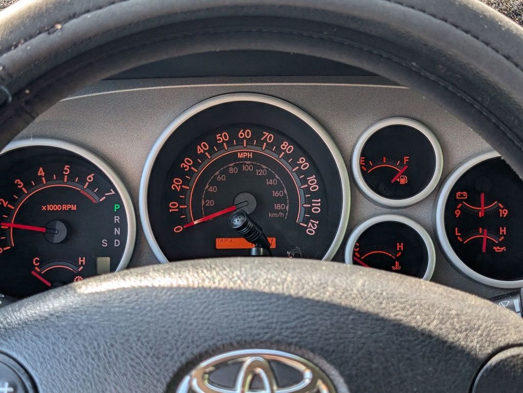 Used 2010  Toyota Grade image 18