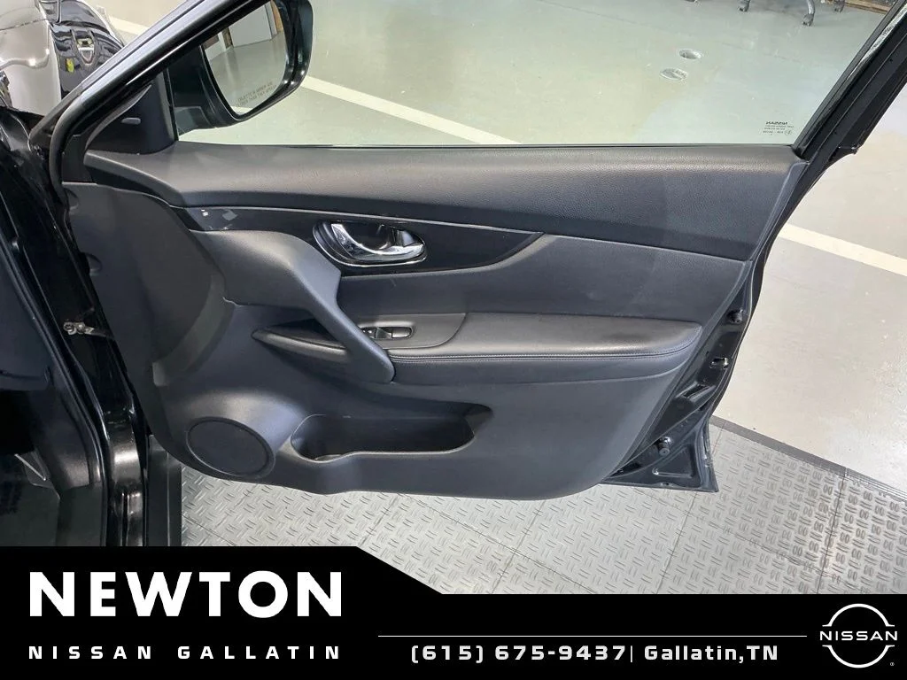 Used 2018 Magnetic Black Nissan S image 37
