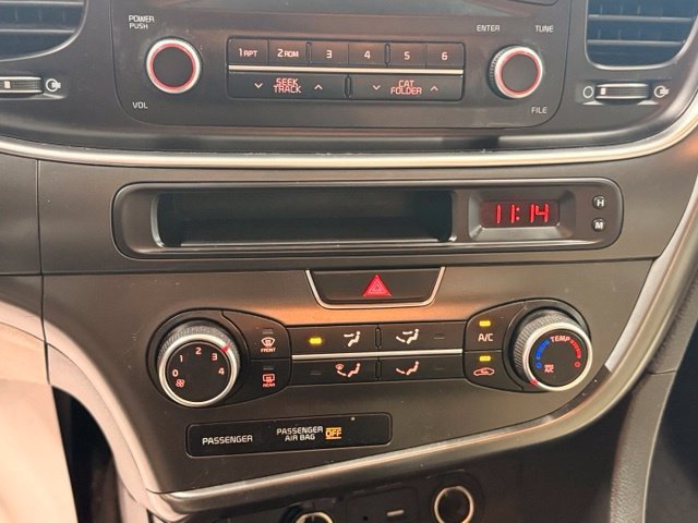 Used 2015 White Kia LX image 15
