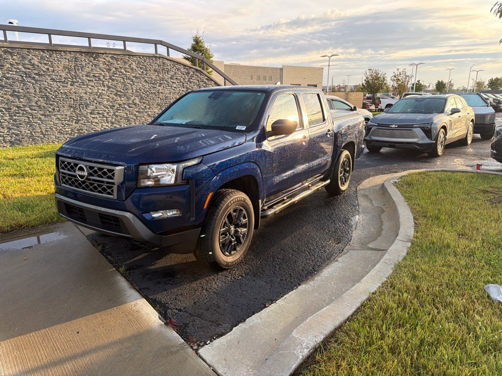 Used 2022 Blue Nissan SV image 3