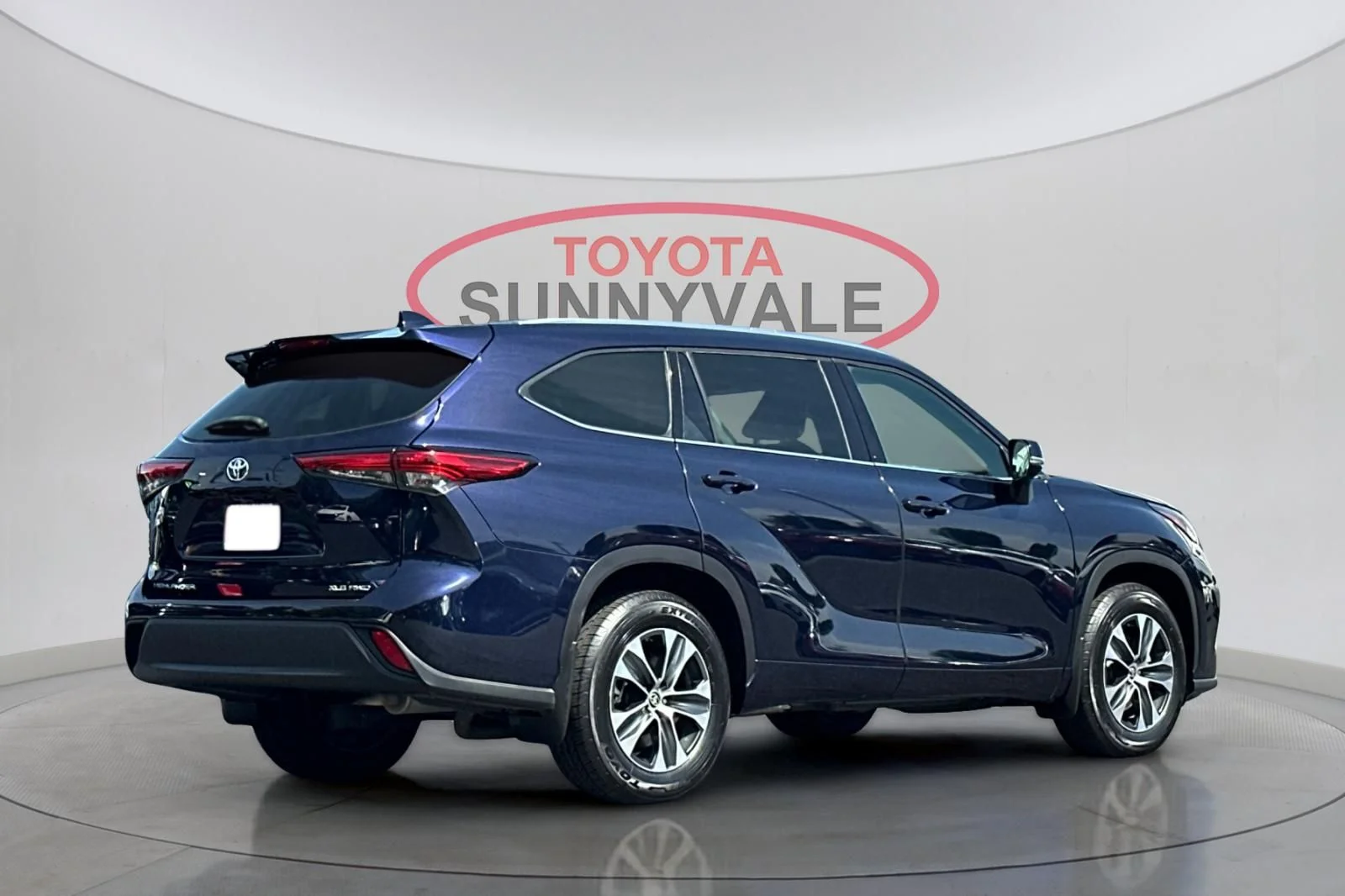 Used 2021  Toyota XLE image 3