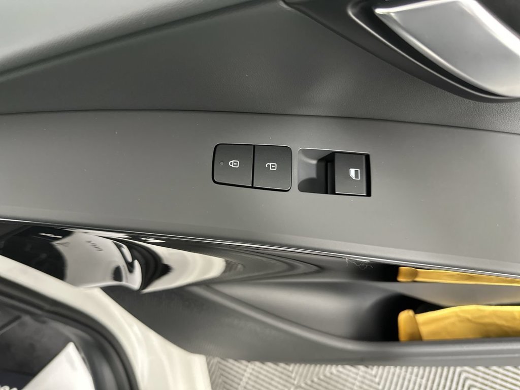 New 2026 Snow White Pearl Kia WIND image 13
