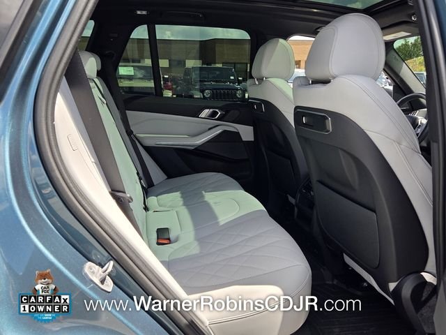 Used 2025 Blue BMW sDrive40i image 18