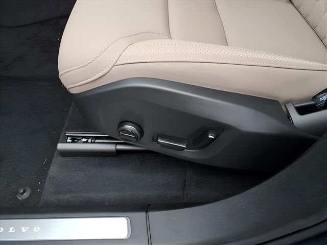 2026 Volvo XC90 Plus - Photo 15