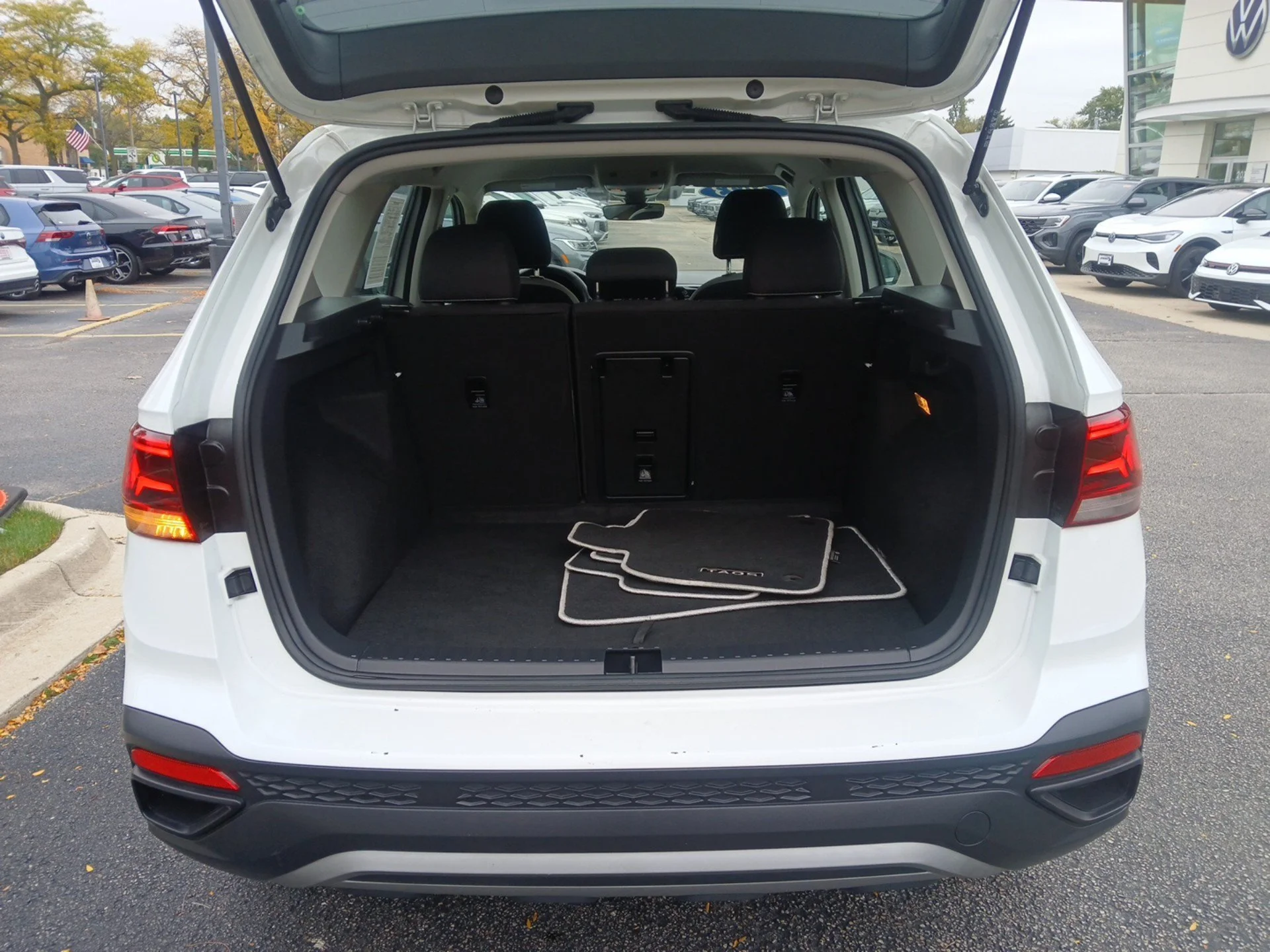 Certified Used 2023  Volkswagen S image 23