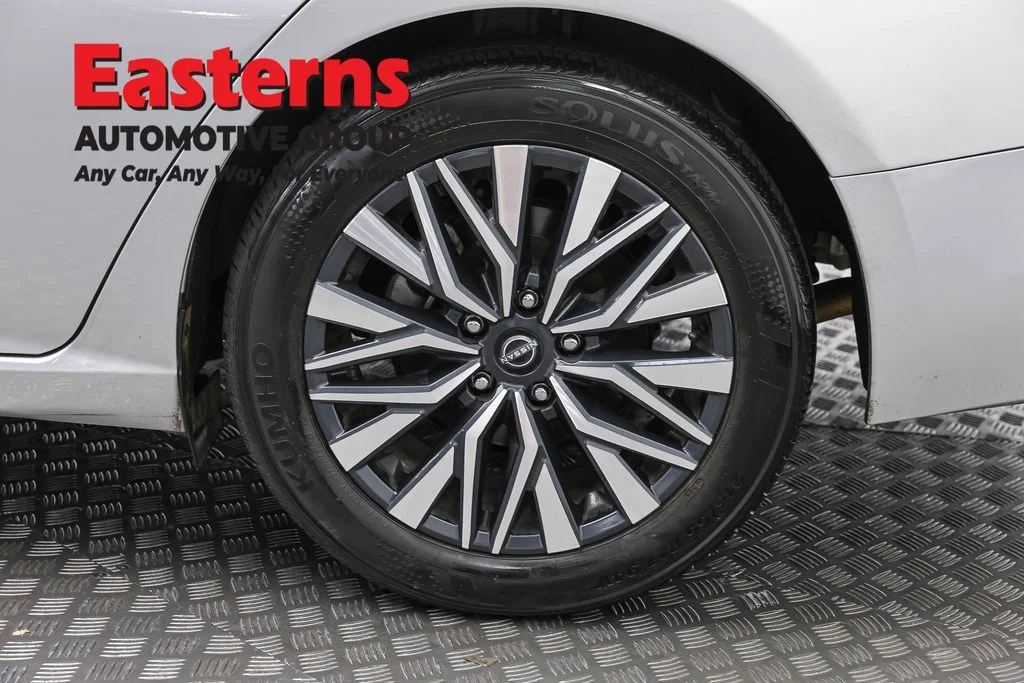 Used 2024 Silver Nissan 2.5 SV image 33