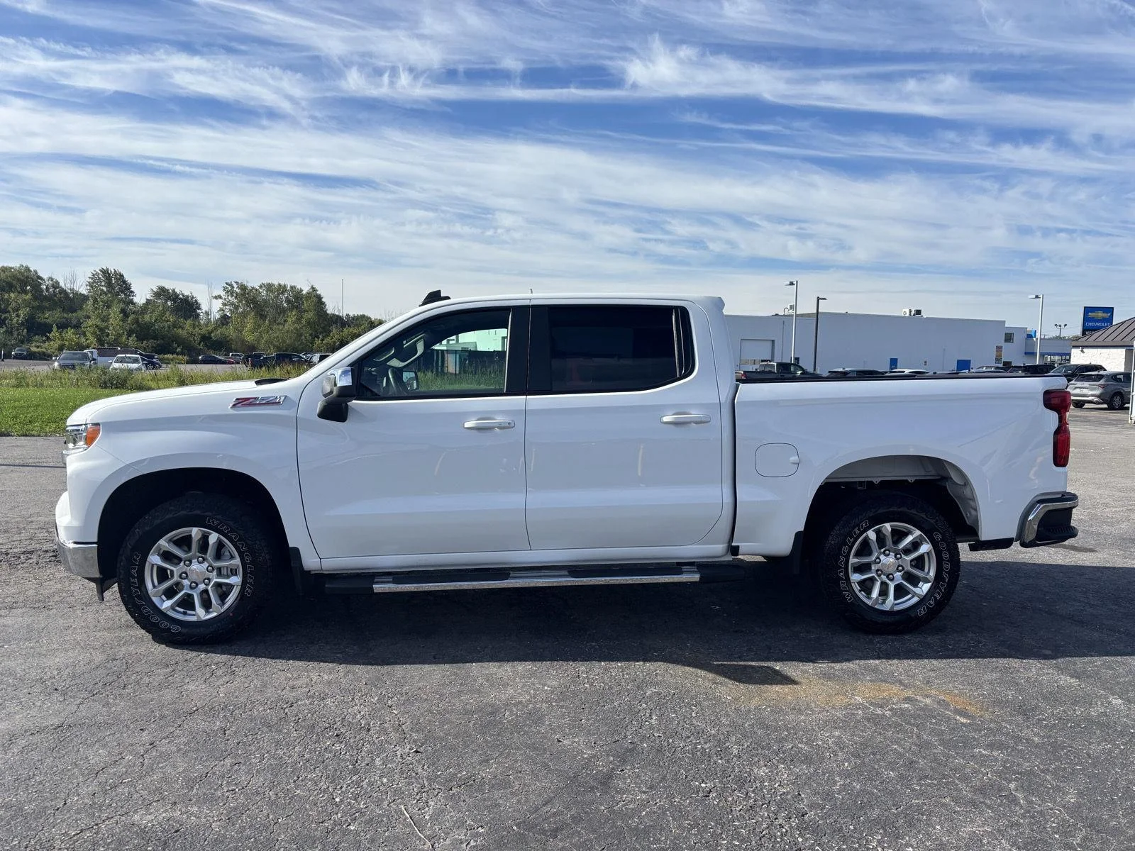 New 2026 Summit White Chevrolet LT image 28