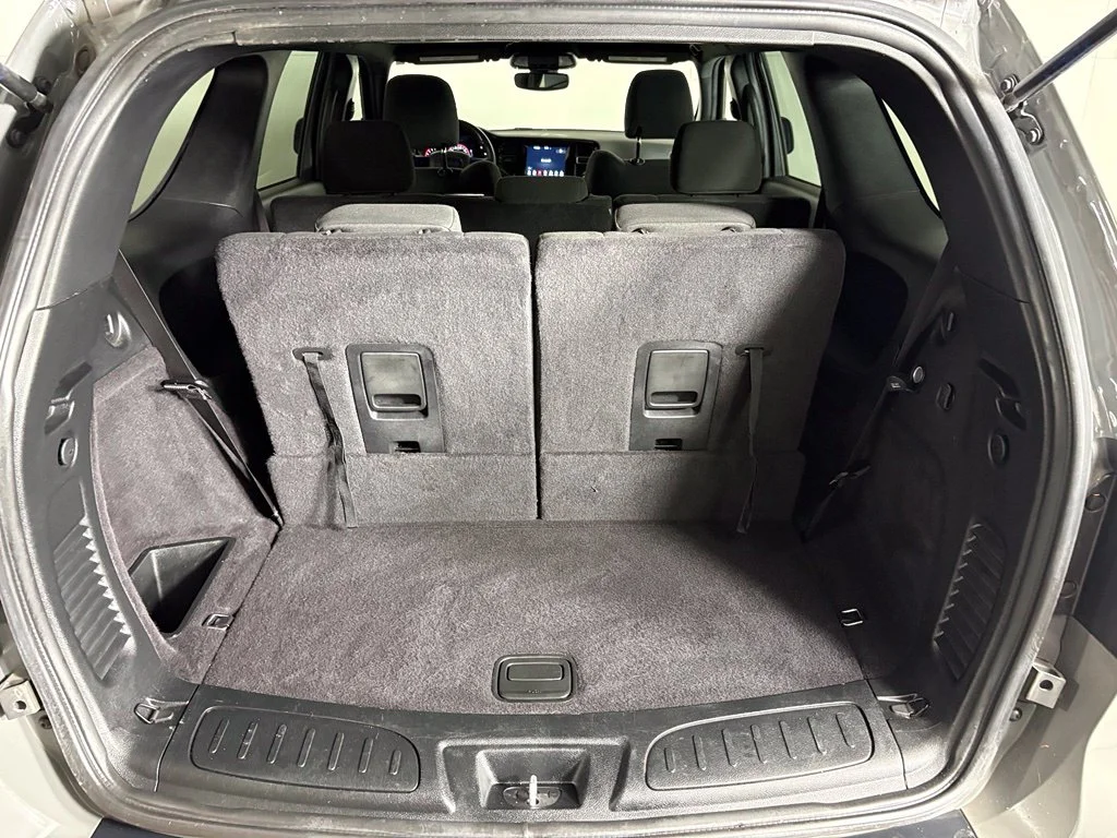 Used 2022 Gray Dodge SXT image 31