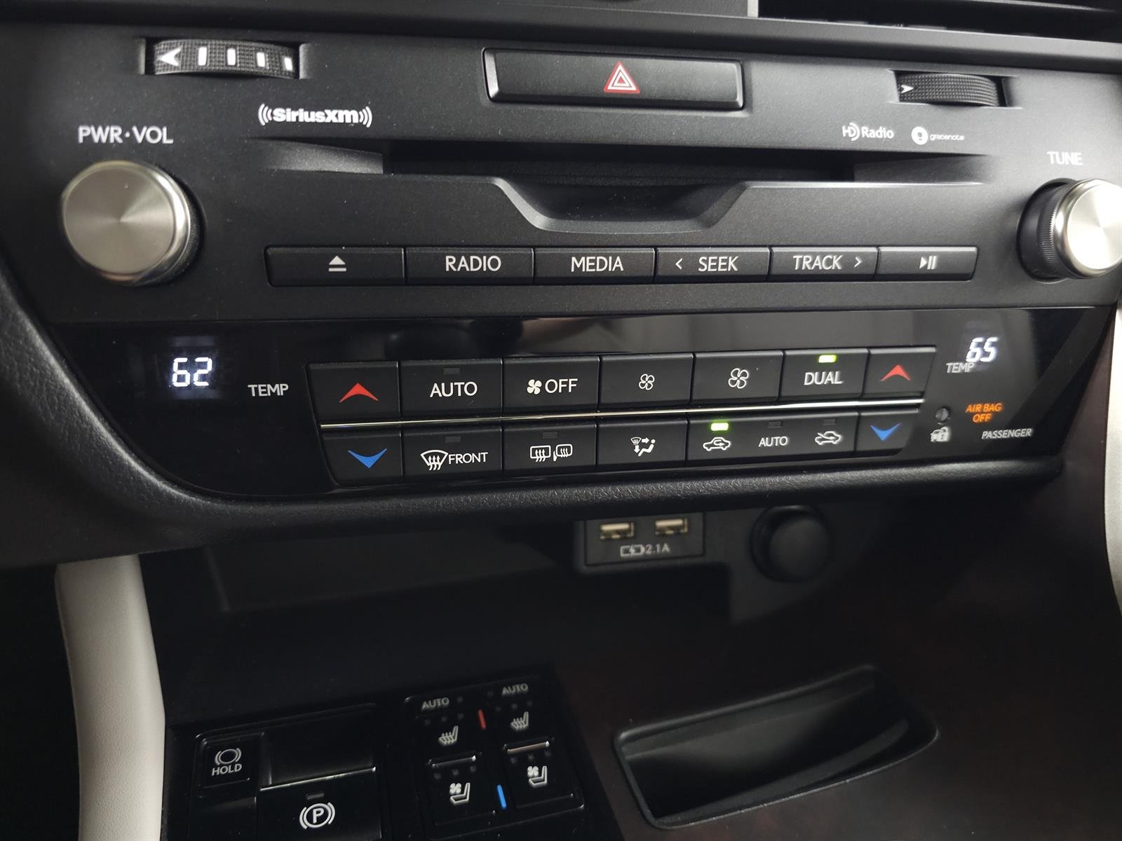 Certified Used 2020 White Lexus  image 27