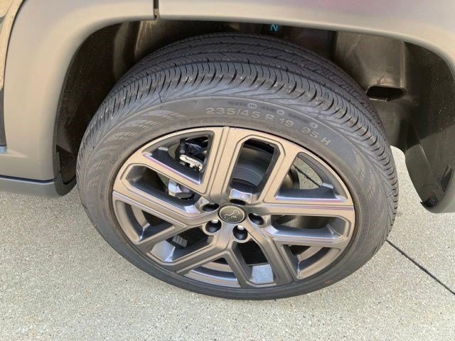 New 2026 Diamond Black Crystal Pearlcoat Jeep Limited Altitude image 25