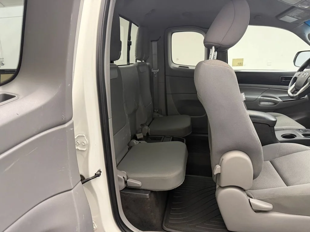Used 2014 Super White Toyota Base V6 (A5) image 23