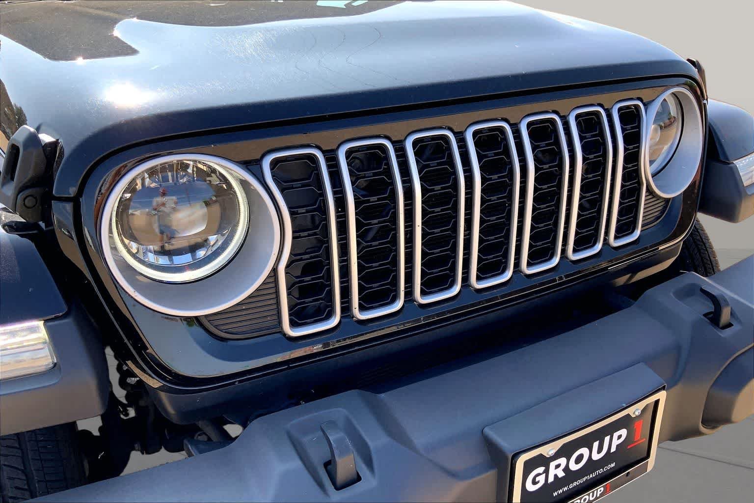 Used 2025 Black Clearcoat Jeep Sahara image 30