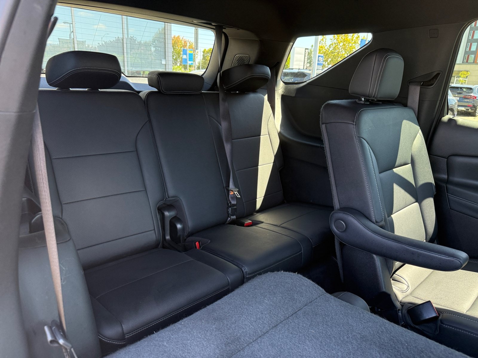 Used 2025 Summit White Chevrolet LT image 21